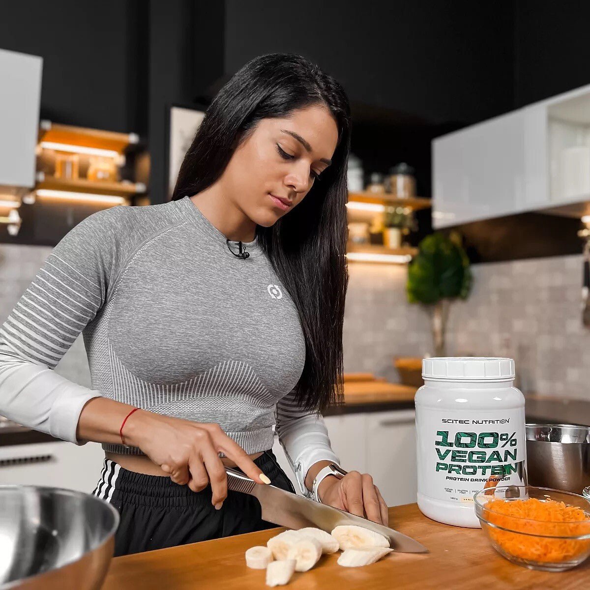 Scitec Nutrition 100% Vegan Protein 1kg pflanzliches Proteinpulver mit 5 Proteinquellen und Vitamin B12 für Veganer